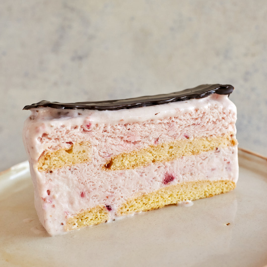 Cassata de frutilla con baño de chocolate